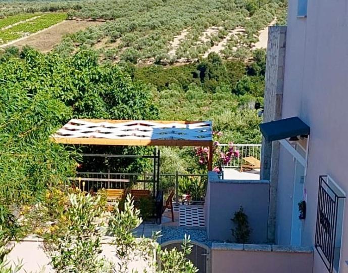 Ferienhaus Albama Darmarochori